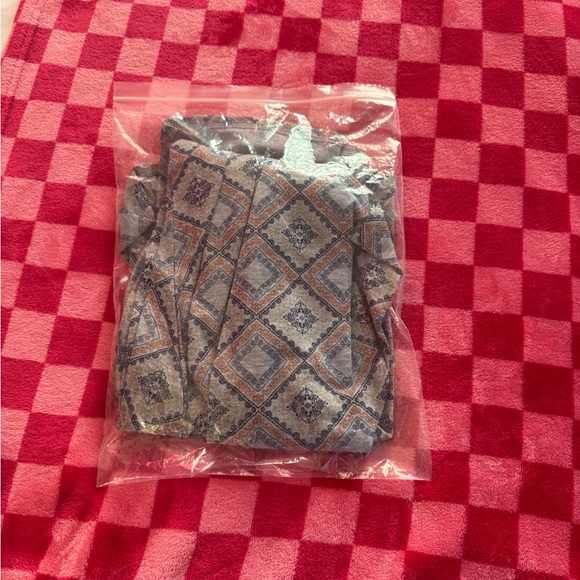 NWT LulaRoe Gray Perfect T top - Picture 6 of 7